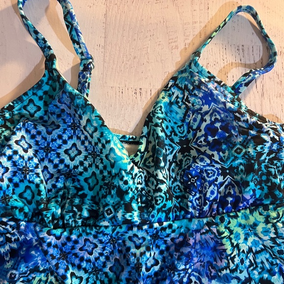 Swim Solutions Vibrant Blue and Green One Piece - Picture 4 of 7